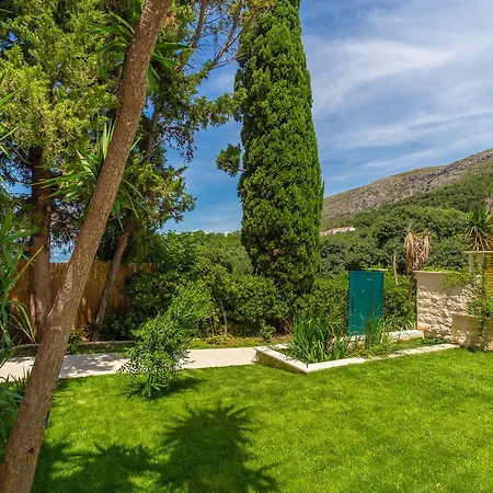 Villa Hedera Estate, Hedera