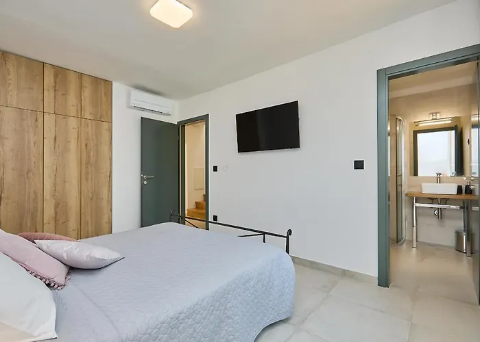 Hedera Estate, Hedera *