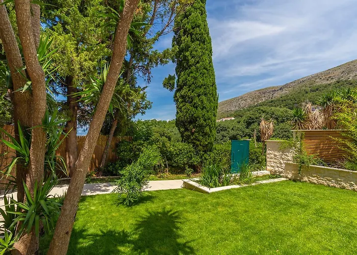 Hedera Estate, Hedera Villa *