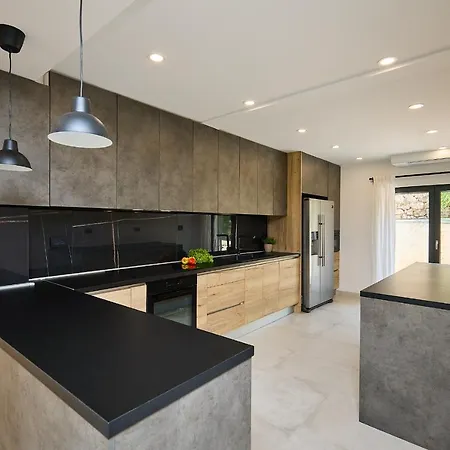 Hedera Estate, Hedera Willa *