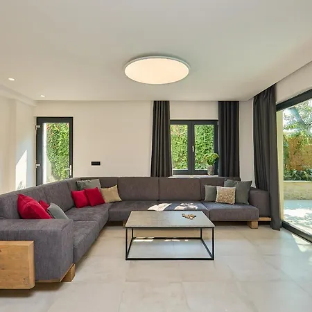 Hedera Estate, Hedera Villa